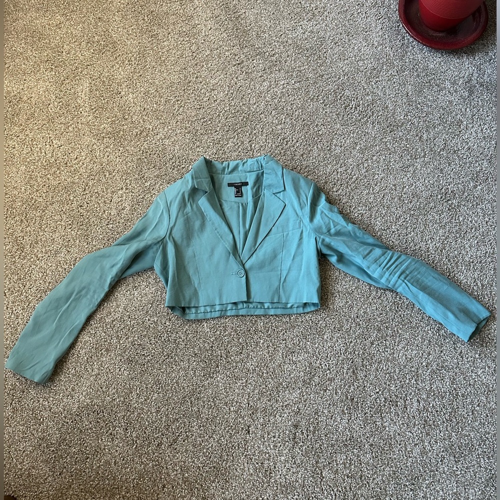 Cropped, teal blazer